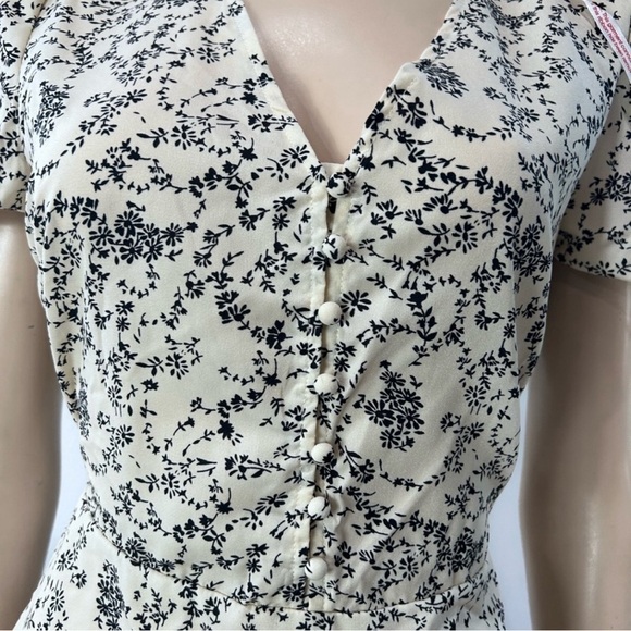 MISSGUIDED floral short sleeve dress - Picture 3 of 13